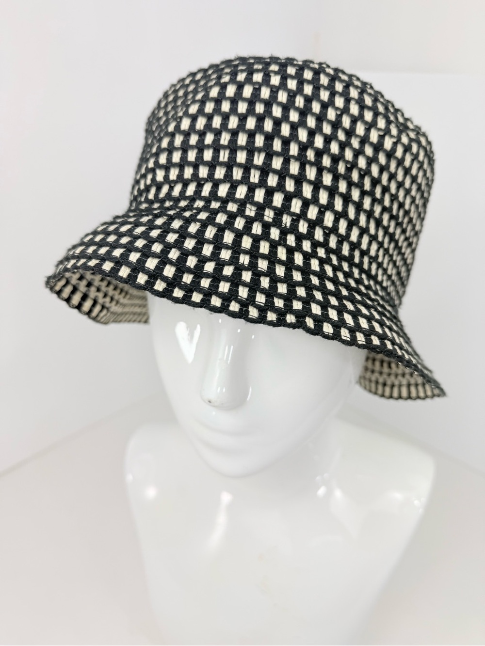 Filippo Catarzi Black Cream Woven Geometric Short Brim Bucket Hat NWOT